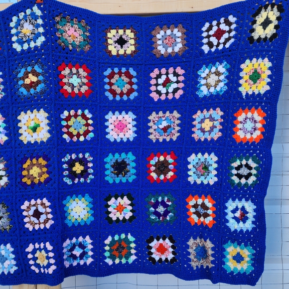 Handmade Granny Square Crochet Afghan Blanket Blue Trim 60"×38" Roseanne Style - Picture 3 of 9